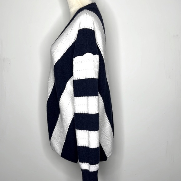 SWEATER - Picture 2 of 3